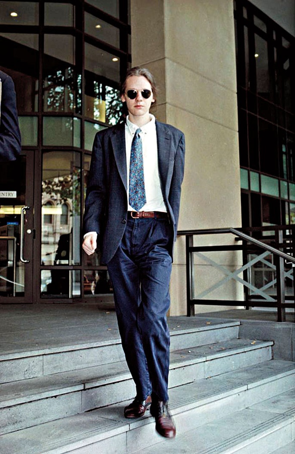 Julian Assange (Wikileaks) facing multiple hacking charges under the alias Mendax in 1995