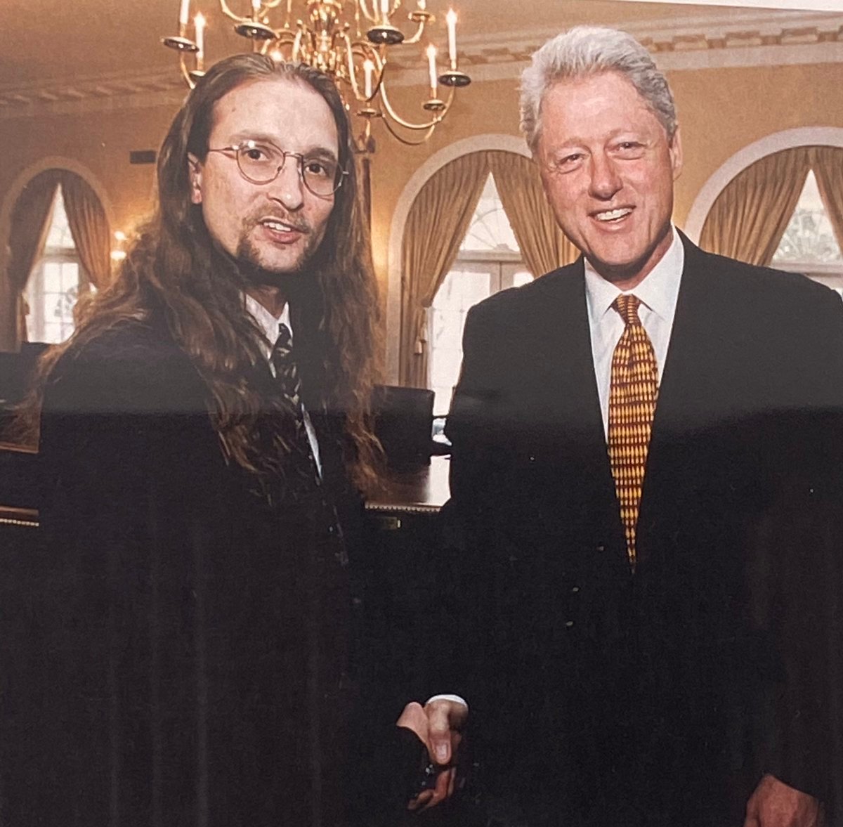 Peiter Zatko aka "Mudge" (hacker + former head of security for Twitter + former head of cybersecurity research at DARPA) with Bill Clinton